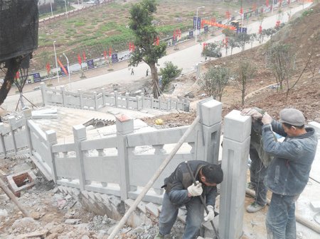 石欄板的定期保養工作不容忽視